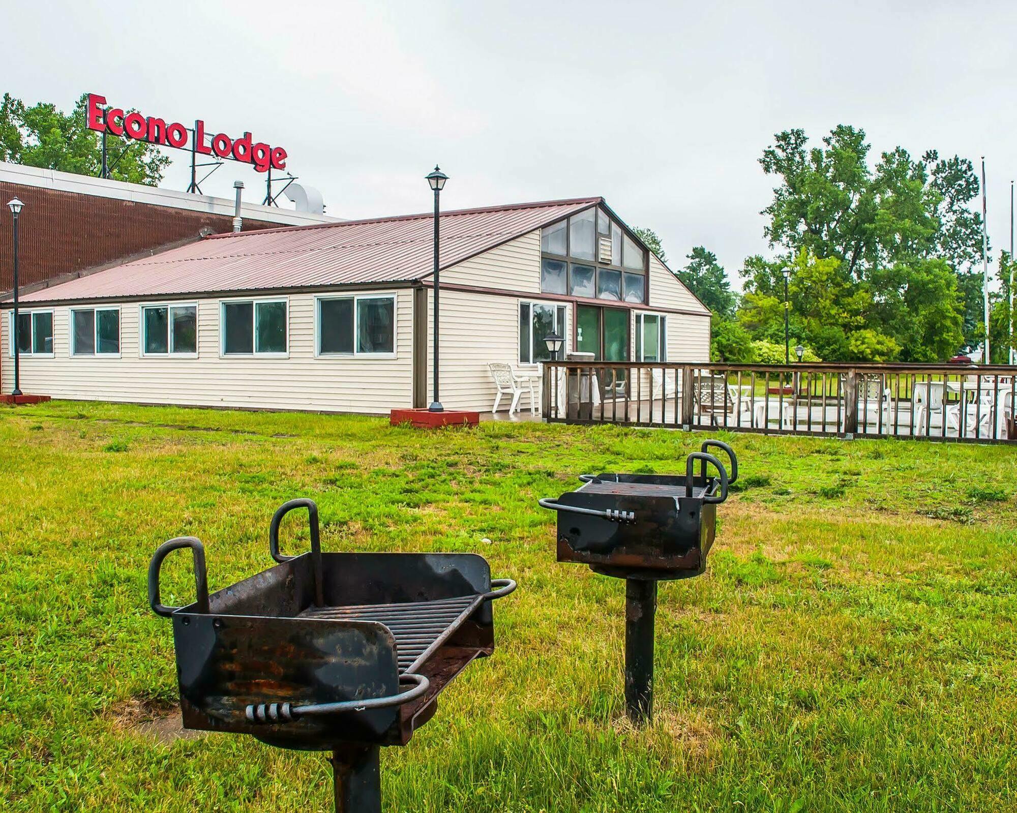 Hotel Adirondack Efficiencies Watertown Exterior foto